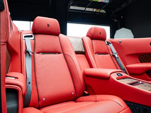 Used 2016 Rolls-Royce Dawn RWD image 45