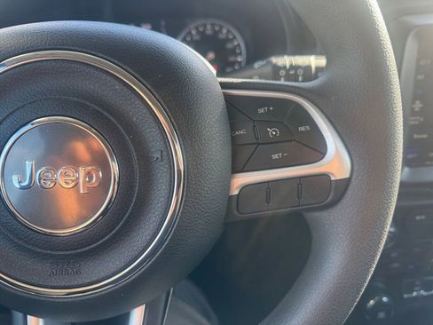 Used 2023 Jeep Renegade Latitude image 21