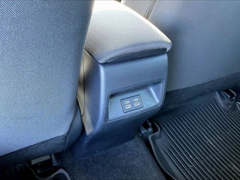 Used 2025 Toyota Corolla LE FWD image 11