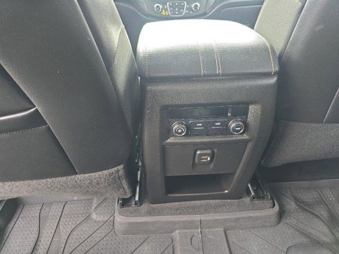 Used 2021 Chevrolet Traverse LT w/ LPO, Blackout Package image 18