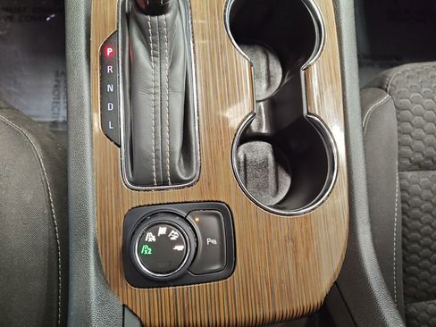 Used 2017 GMC Acadia SLE w/ Driver Alert Package I image 24