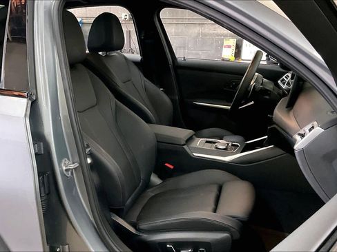 Used 2025 BMW 330i Sedan w/ M Sport Package image 10