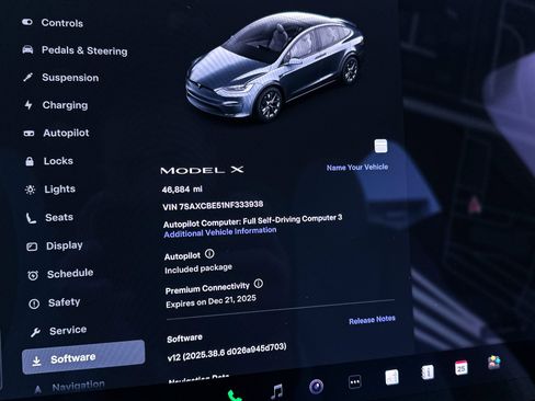 Used 2022 Tesla Model X image 26