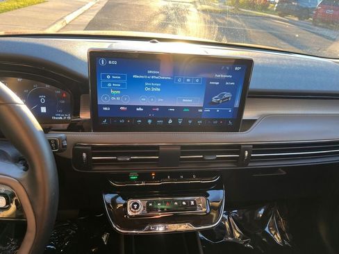 Certified 2025 Lincoln Corsair AWD image 30