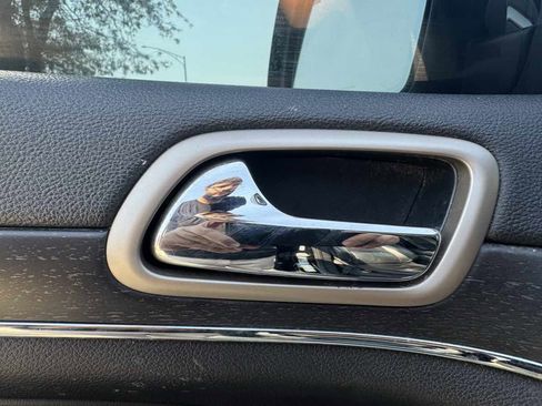 Used 2017 Jeep Grand Cherokee Limited image 17