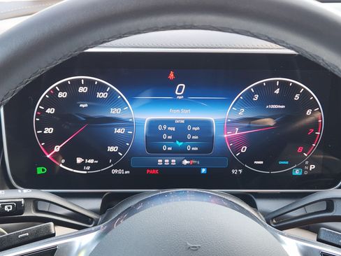 Used 2025 Mercedes-Benz GLC 300 image 9