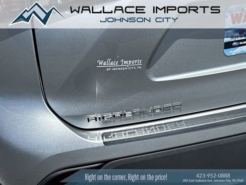 Used 2021 Toyota Highlander XLE AWD/4WD image 12