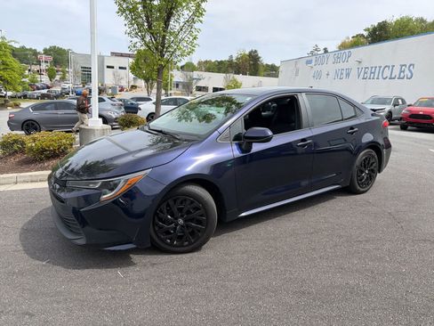 Used 2023 Toyota Corolla LE image 5