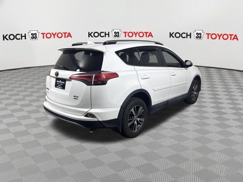 Used 2017 Toyota RAV4 XLE AWD/4WD image 8