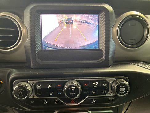Used 2021 Jeep Wrangler Unlimited Sport AWD/4WD image 5