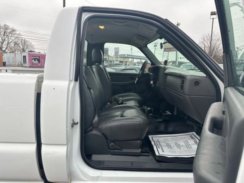 Used 2006 GMC Sierra 2500 W/T w/ Heavy-Duty Power Package image 14