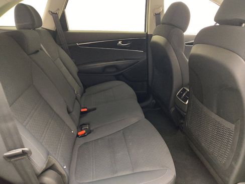 Used 2017 Kia Sorento AWD image 19