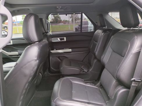 Used 2022 Ford Explorer Limited w/ Equipment Group 301A RWD image 15