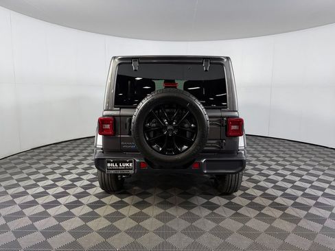 Used 2025 Jeep Wrangler Unlimited Sahara AWD/4WD image 8