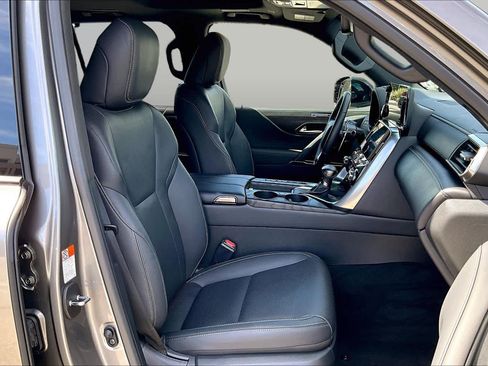 Used 2024 Lexus LX 600 4WD w/ Appearance Package image 8