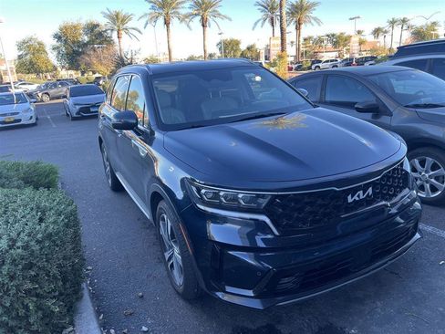 Used 2022 Kia Sorento SX image 2