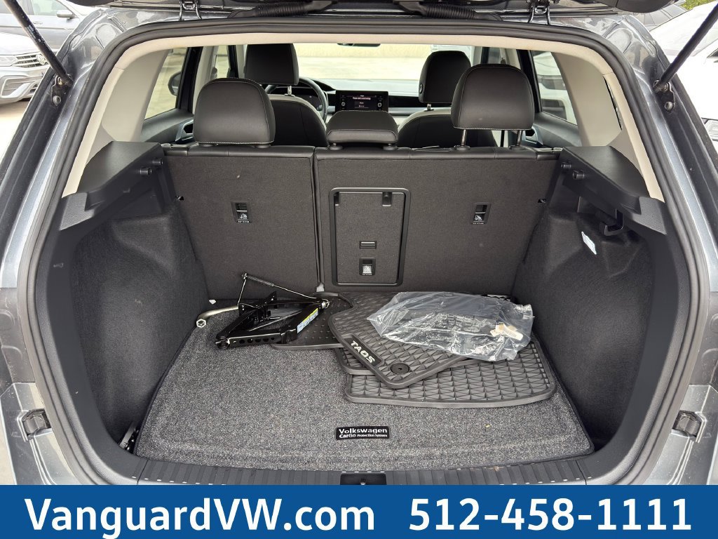 Used 2025 Volkswagen Taos SE FWD image 9