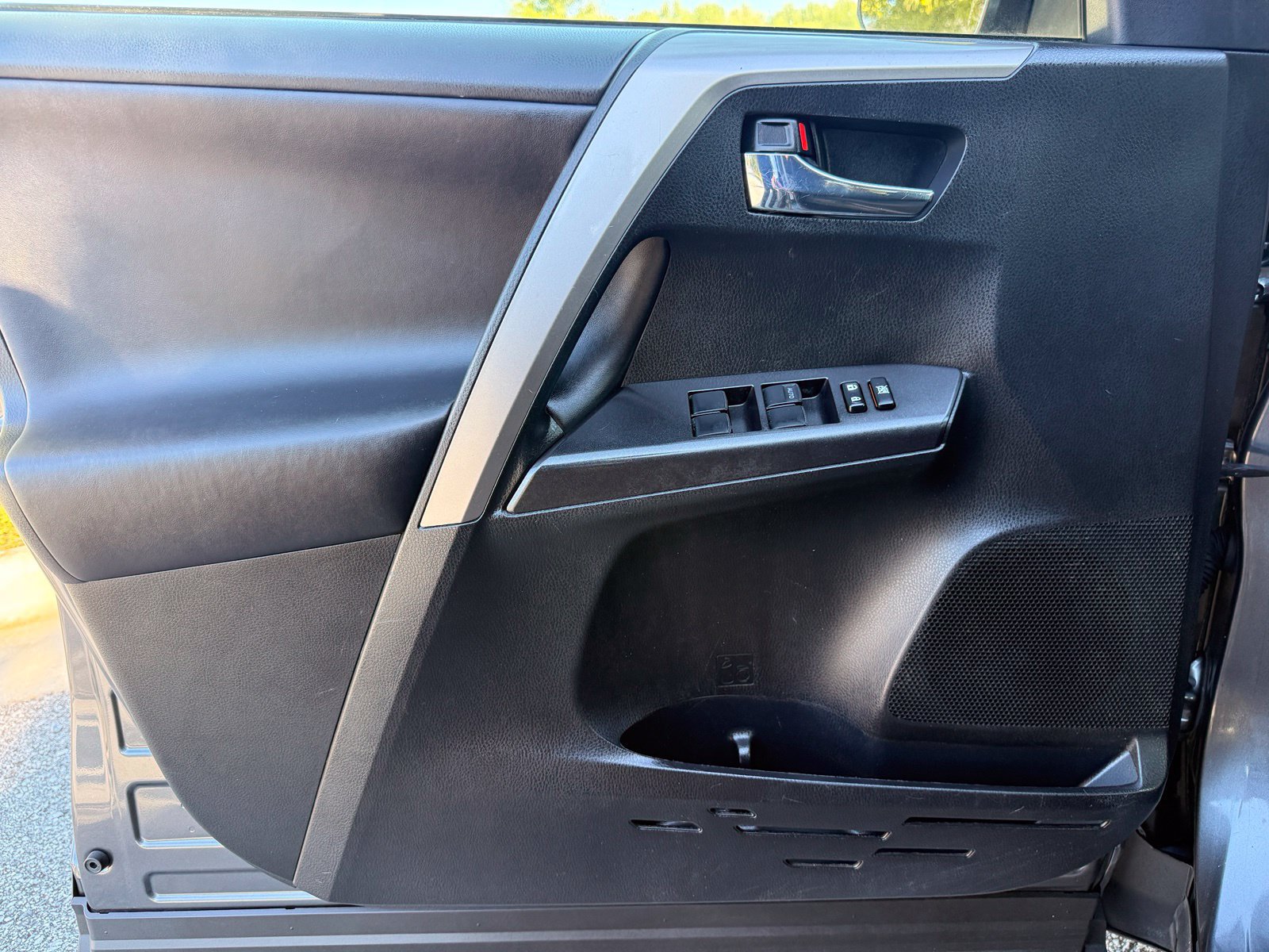Used 2017 Toyota RAV4 XLE FWD image 43