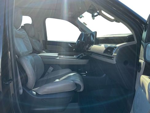 Used 2022 Lincoln Navigator Reserve image 22