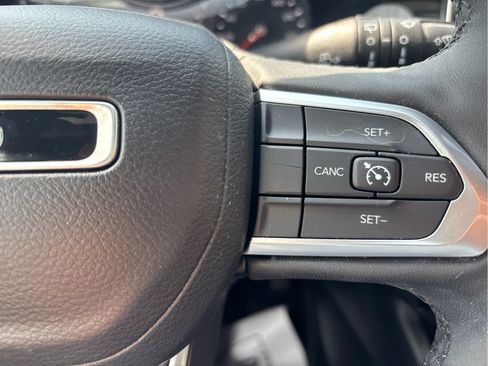 Used 2023 Jeep Compass Latitude AWD/4WD image 19