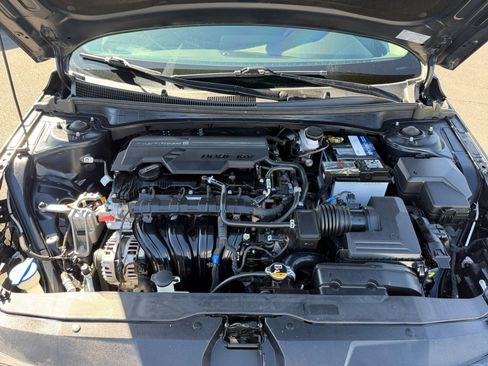 Used 2021 Hyundai Elantra SE image 21