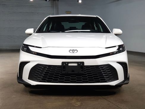 Certified 2025 Toyota Camry SE image 2