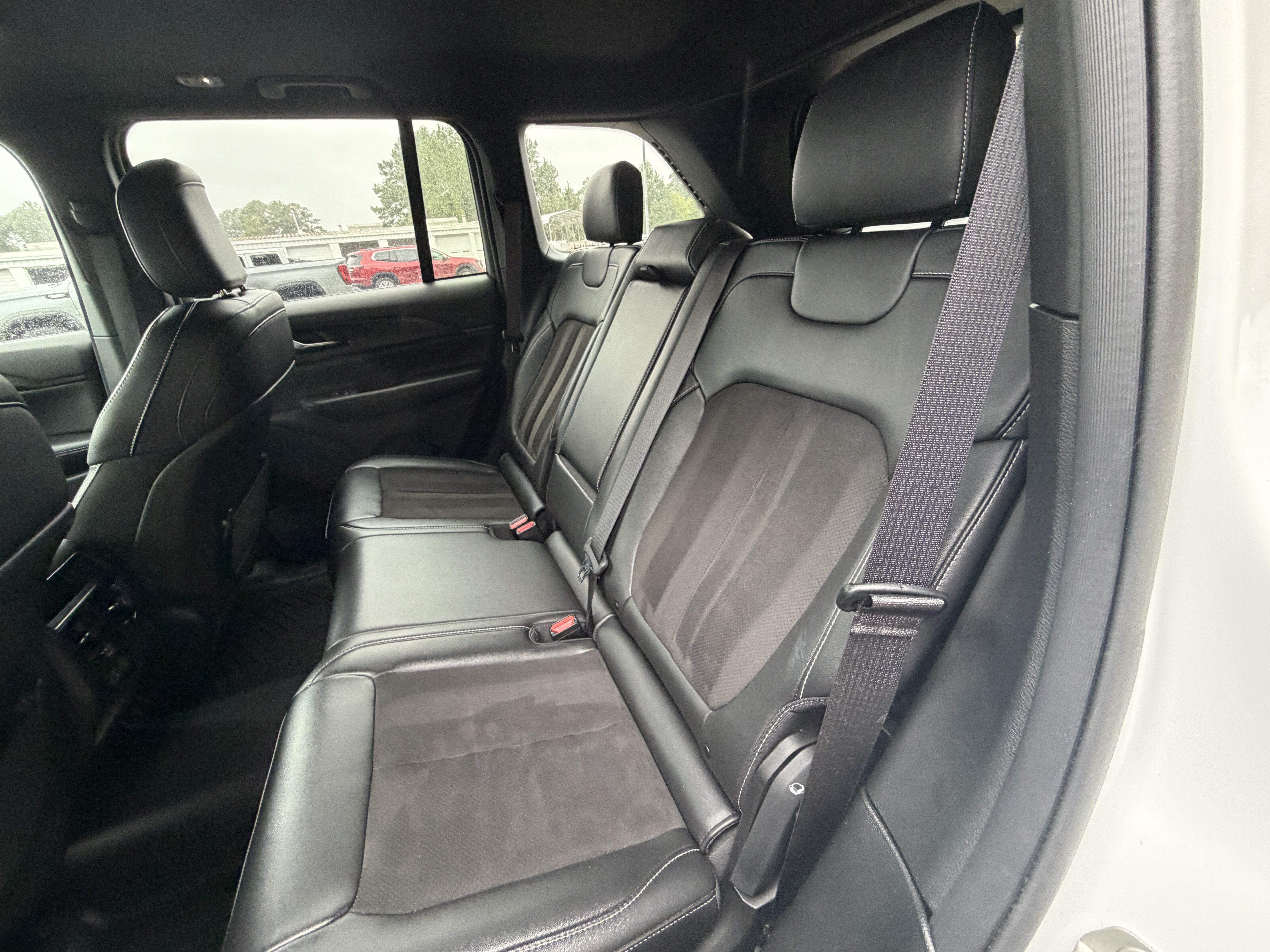 Used 2024 Jeep Grand Cherokee Altitude RWD image 16
