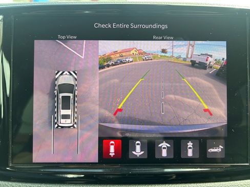 Used 2021 Chrysler Pacifica Touring-L w/ Premium & Safety Sphere Group FWD image 27
