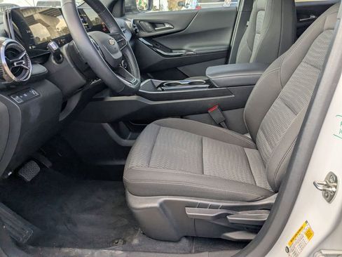 Used 2025 Chevrolet Equinox LT image 11