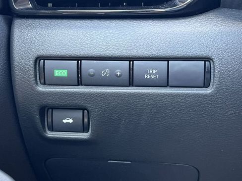 Used 2025 Nissan Sentra SV FWD image 28