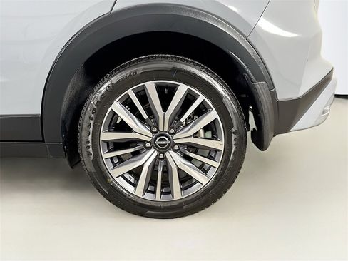 Used 2023 Nissan Kicks SV image 29