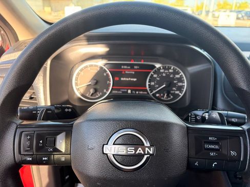 Used 2025 Nissan Rogue S FWD image 30