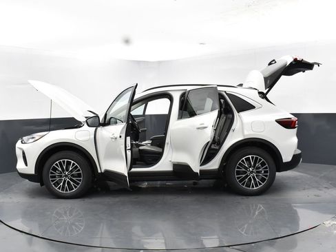 New 2025 Ford Escape SE FWD image 39