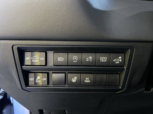 Used 2023 Toyota Tundra Platinum w/ Advanced Package AWD/4WD image 26