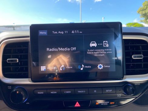 Used 2025 Hyundai Venue FWD image 34