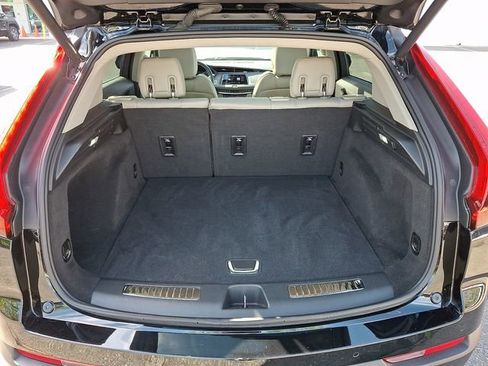 Used 2023 Cadillac XT4 Premium Luxury w/ Enhanced Visibility Package FWD image 25