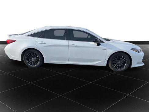 Used 2019 Toyota Avalon XSE image 6