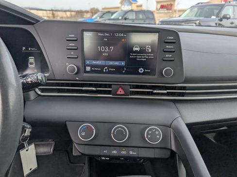 Used 2023 Hyundai Elantra SE image 18