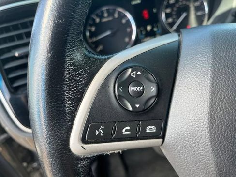 Used 2014 Mitsubishi Outlander SE AWD/4WD image 23