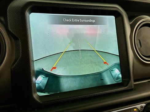 Used 2023 Jeep Gladiator Sport AWD/4WD image 14