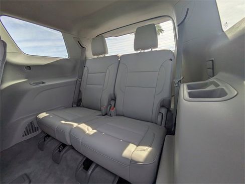 Used 2023 GMC Acadia SLT w/ Technology Package image 18