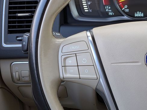 Used 2016 Volvo XC60 T5 Premier w/ Proximity Package image 15