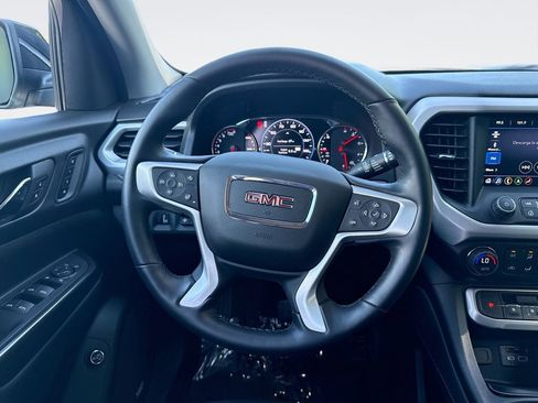 Used 2023 GMC Acadia SLT w/ Technology Package AWD/4WD image 11