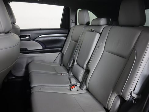 Used 2018 Toyota Highlander Limited image 35