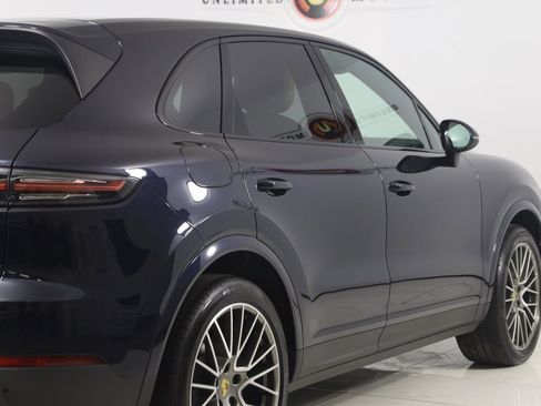Used 2022 Porsche Cayenne Platinum Edition w/ Premium Package Plus image 34