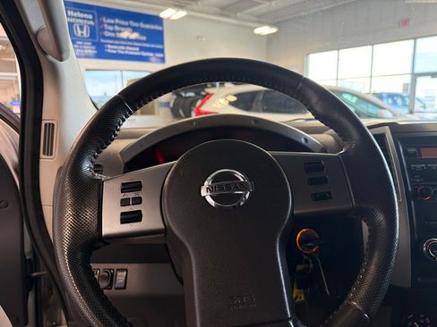 Used 2011 Nissan Frontier PRO-4X w/ Pro-4x Luxury Pkg AWD/4WD image 18