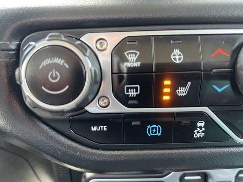 Used 2025 Jeep Wrangler Unlimited Sahara AWD/4WD image 68