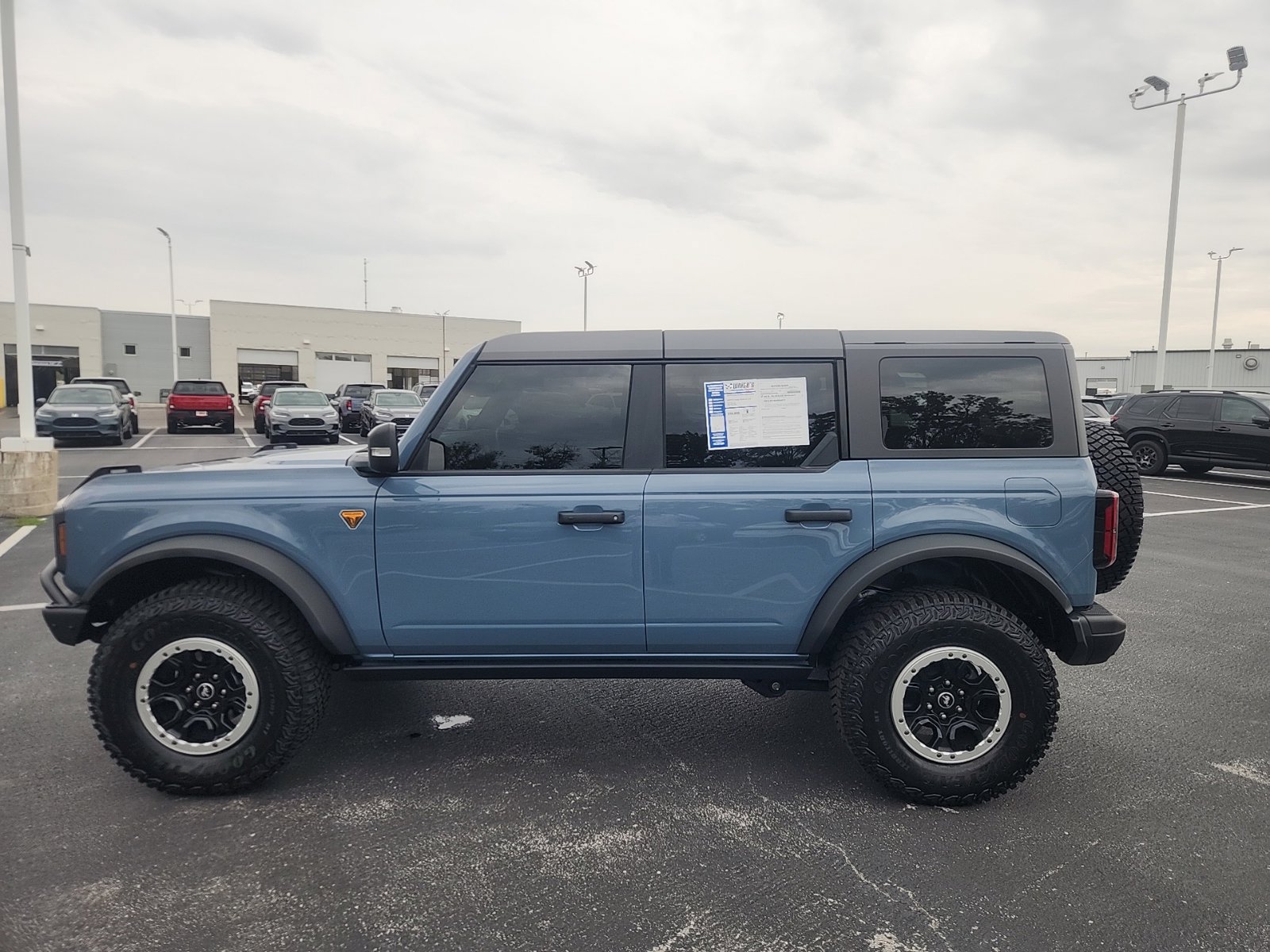 Used 2024 Ford Bronco Badlands AWD/4WD image 3