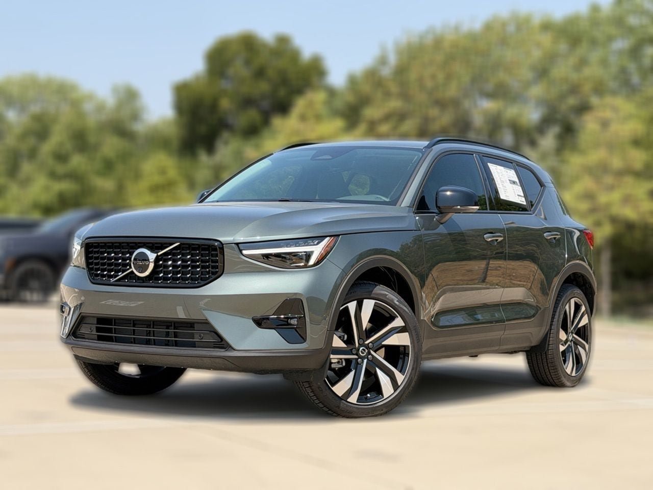 New 2026 Volvo XC40 B5 Plus w/ Climate Package AWD/4WD image 2
