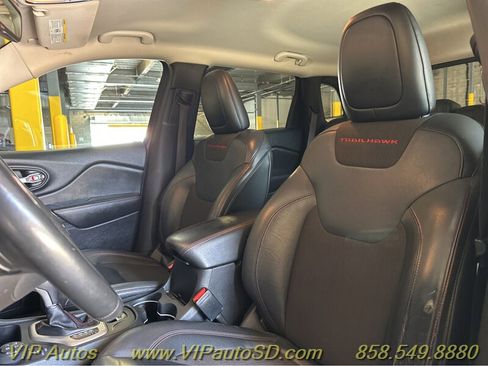Used 2015 Jeep Cherokee Trailhawk image 7